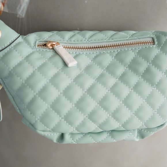 Light Mint Green Quilted Fanny Pack - Picture 3 of 3